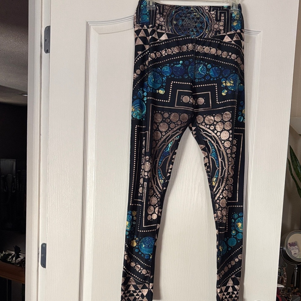 Chic one of a kind sacred Geometry Leggings - Black and Blue